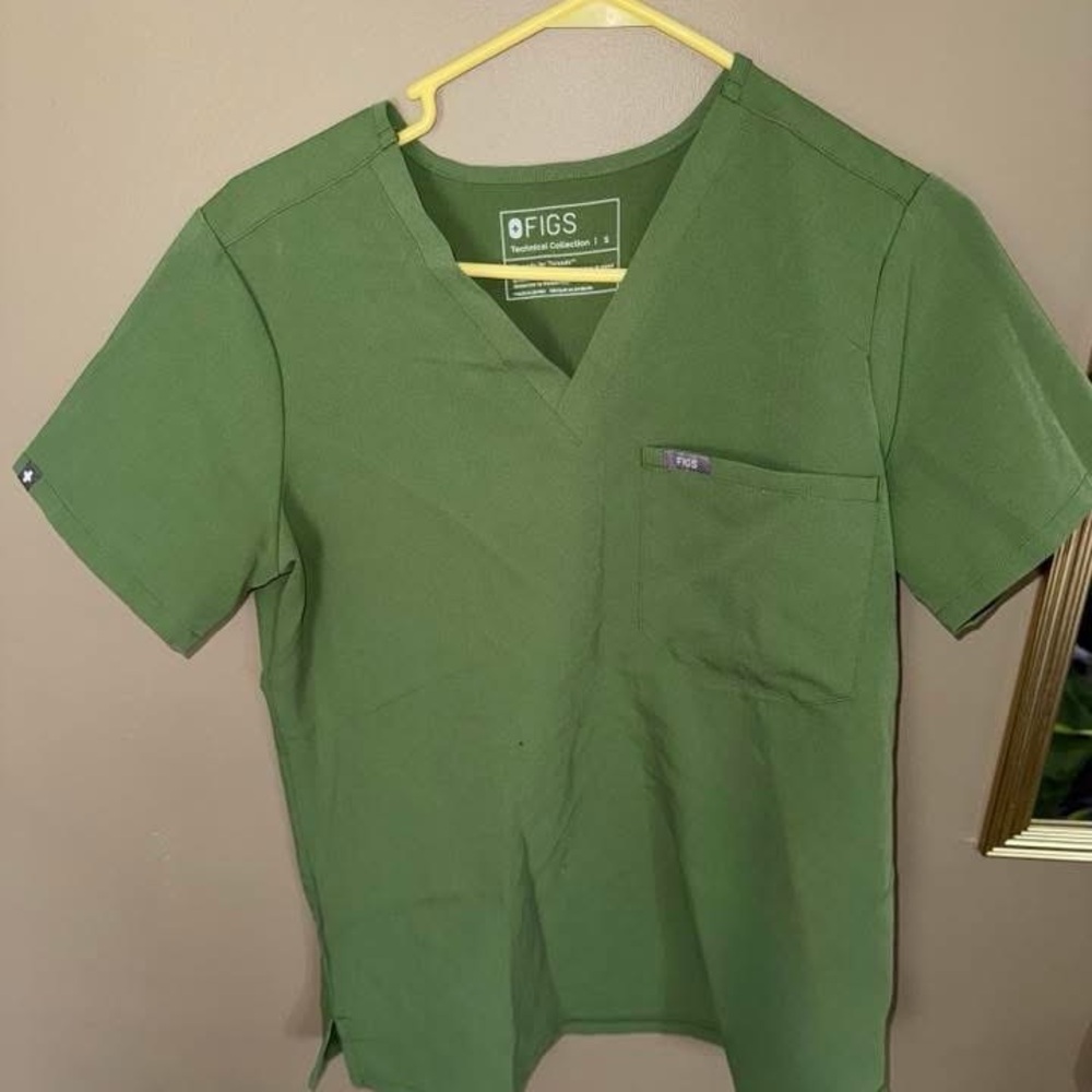 Figs Women’s Olive V-Neck Scrup Top & Jogger Set